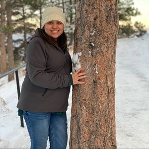 Meet your Posher, Deedee